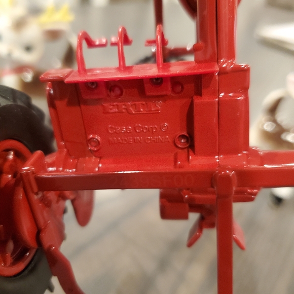 Vintage Ertl Classic McCormick 1/32" Scale Farmall Tractor - Picture 8 of 12